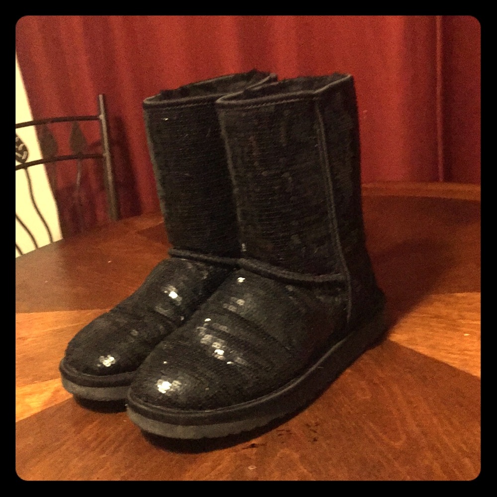 Women’s Size 8 Black Sequined UGG’s With Sheepskin